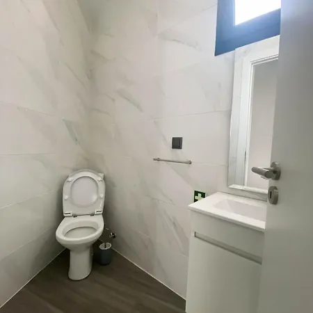 Village Square Coastal 1d Apartment *